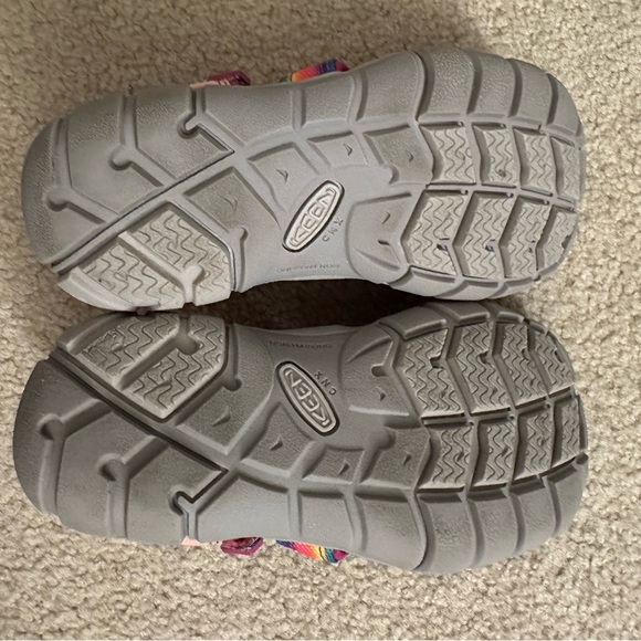 Keen Pink Sandals with rainbow straps - Picture 4 of 6